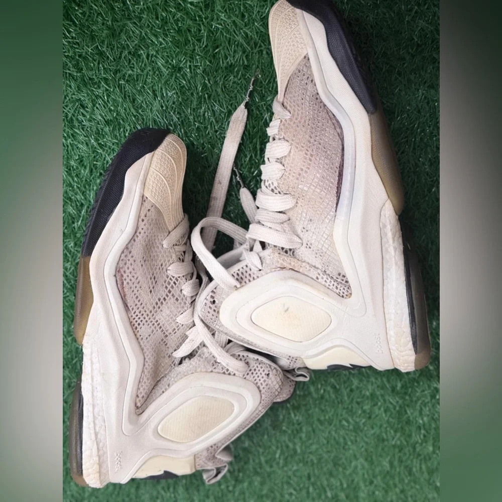 adidas D‎ Rose 5 Boost White Tan Snakeskin Size 10